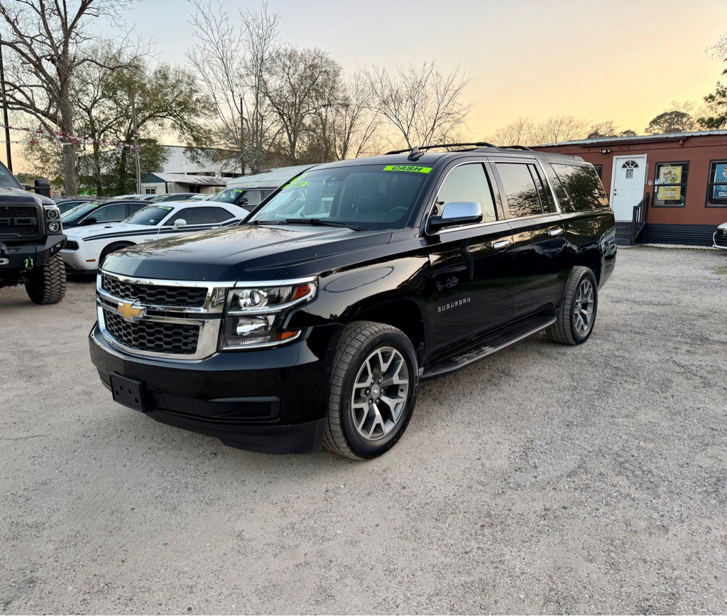 2015 Chevrolet Suburban Image 2