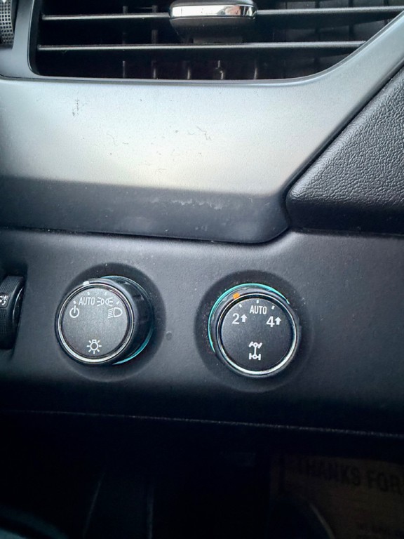 2015 Chevrolet Suburban Image 10