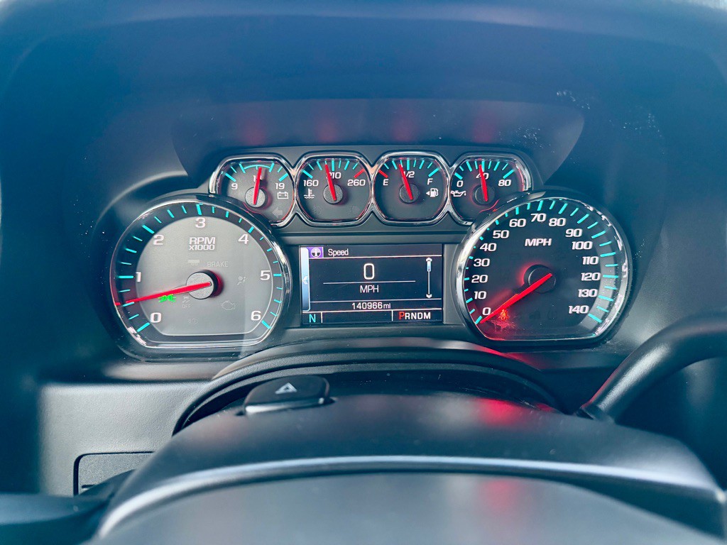 2015 Chevrolet Suburban Image 11