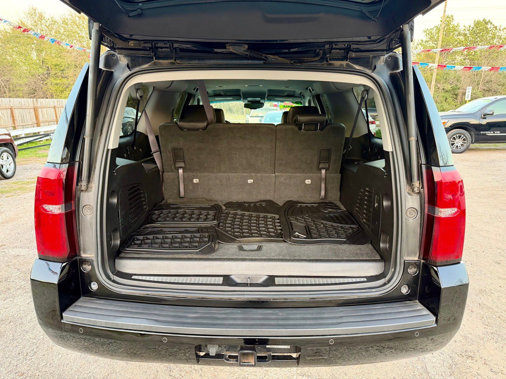 2015 Chevrolet Suburban Image 12