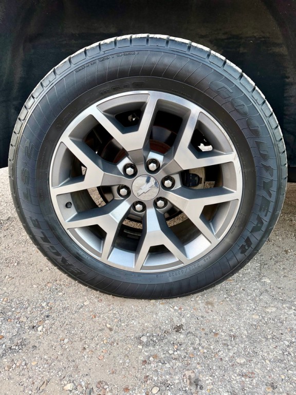 2015 Chevrolet Suburban Image 13