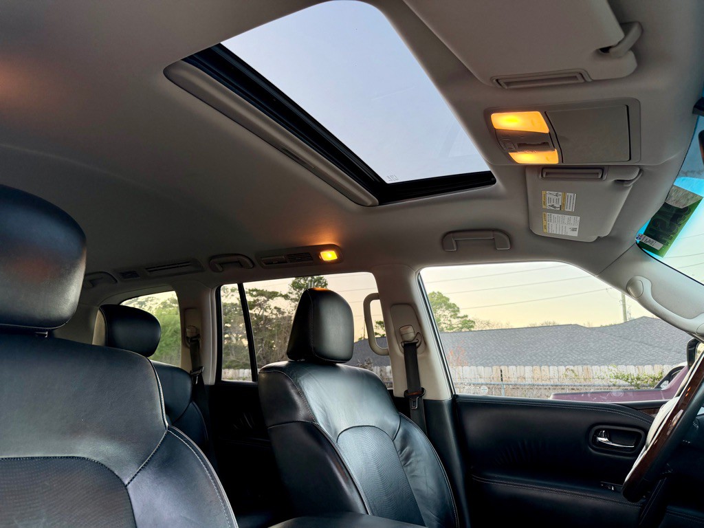 2015 INFINITI QX80 Image 7