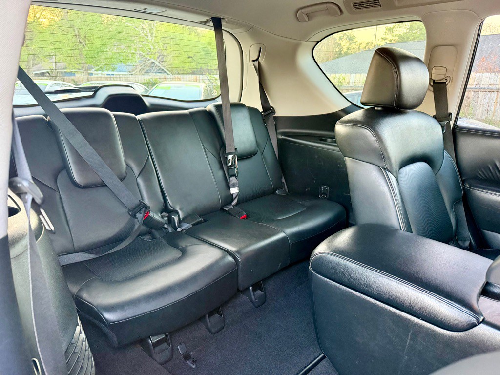 2015 INFINITI QX80 Image 9