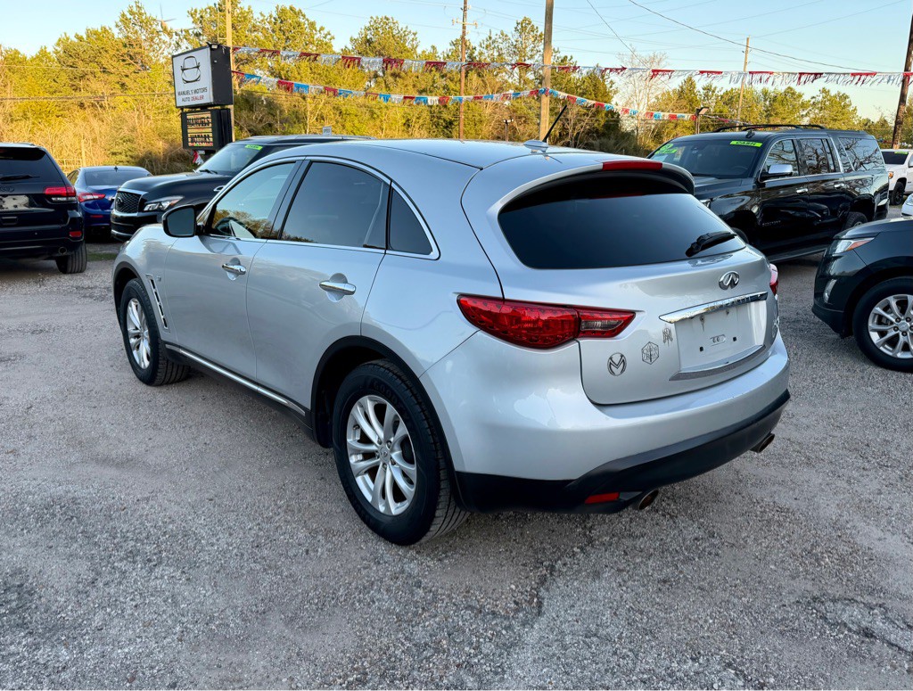 2017 INFINITI QX70 Image 3