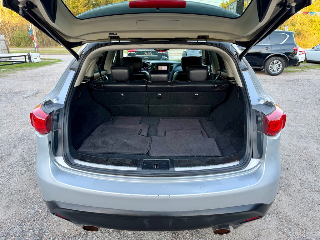 2017 INFINITI QX70 Image 10