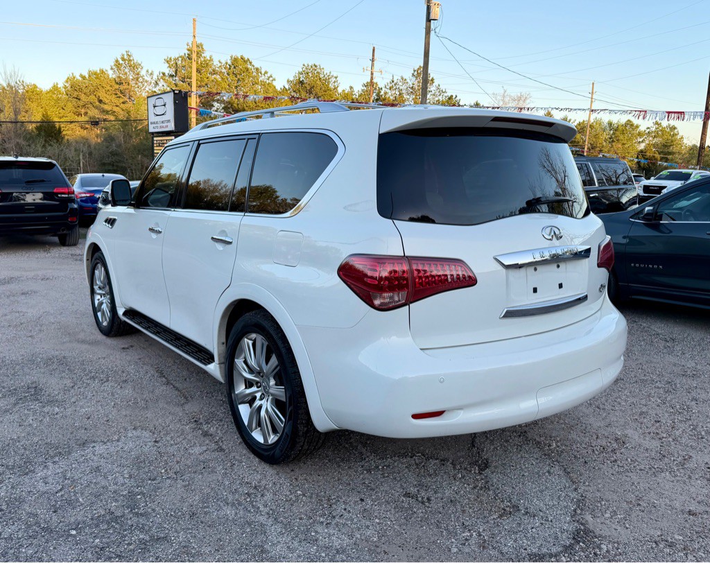 2011 INFINITI QX56 Image 3