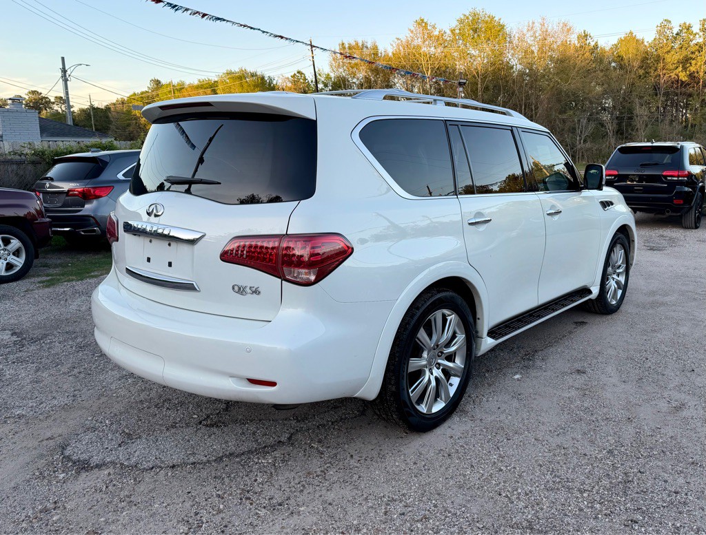 2011 INFINITI QX56 Image 4