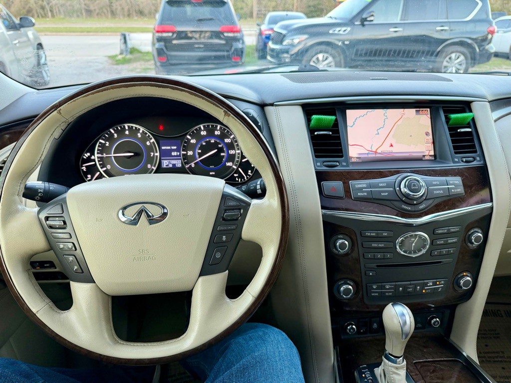 2011 INFINITI QX56 Image 5