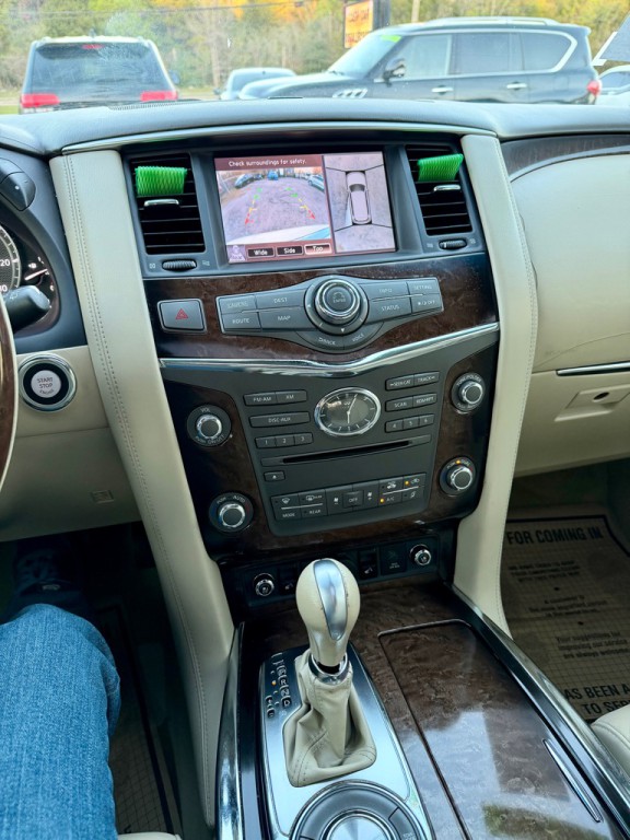 2011 INFINITI QX56 Image 6