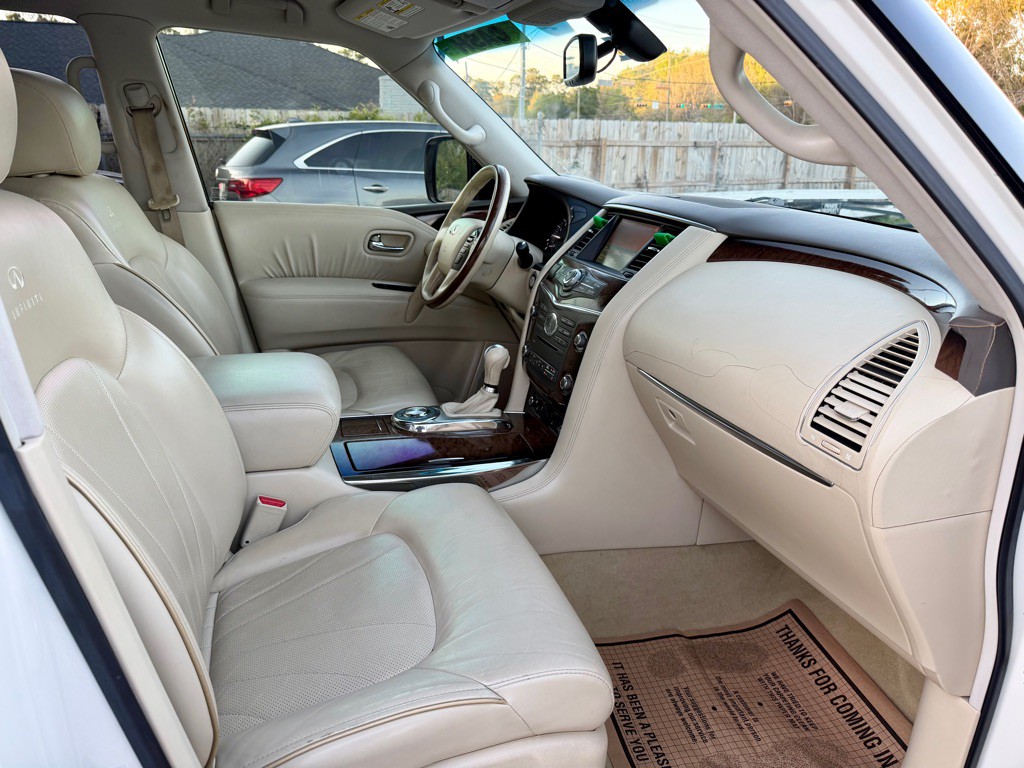 2011 INFINITI QX56 Image 7
