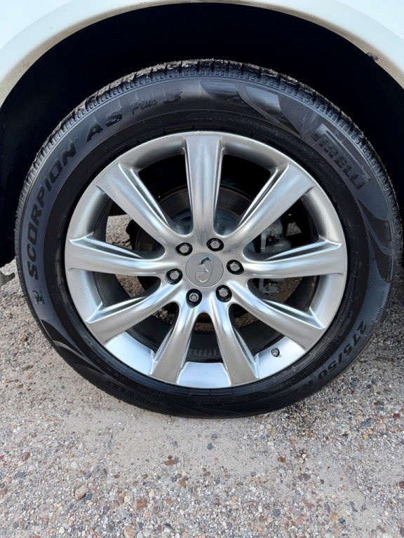 2011 INFINITI QX56 Image 13