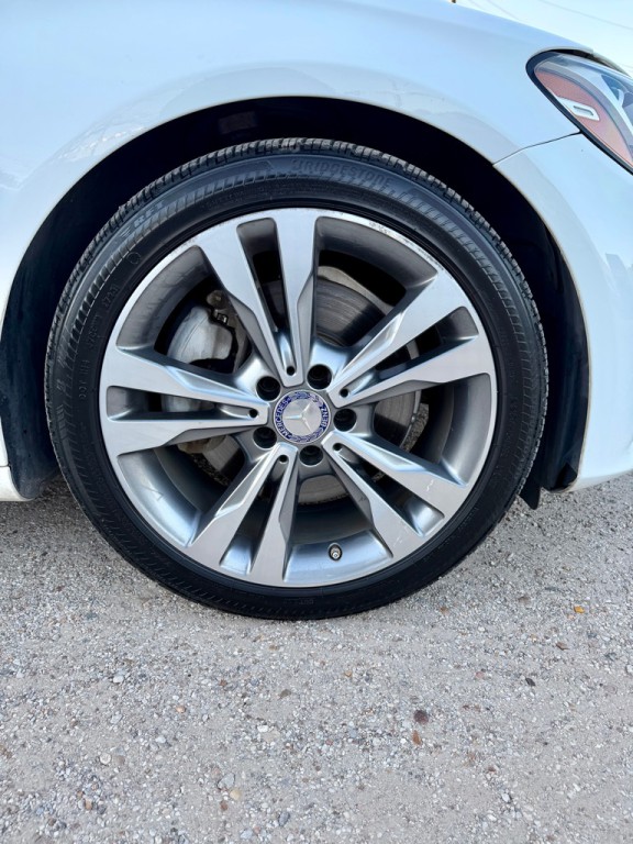 2017 Mercedes-Benz C-Class Image 13