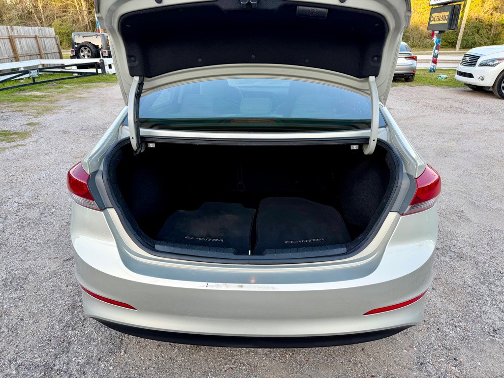 2018 Hyundai Elantra Image 10