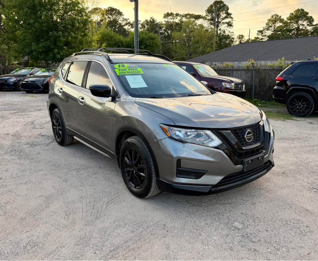 2018 Nissan Rogue Image 1