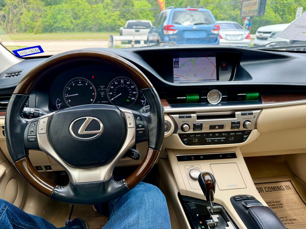 2014 Lexus ES Image 5