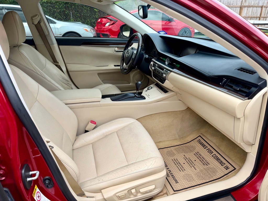 2014 Lexus ES Image 6