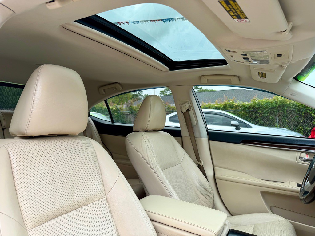 2014 Lexus ES Image 7