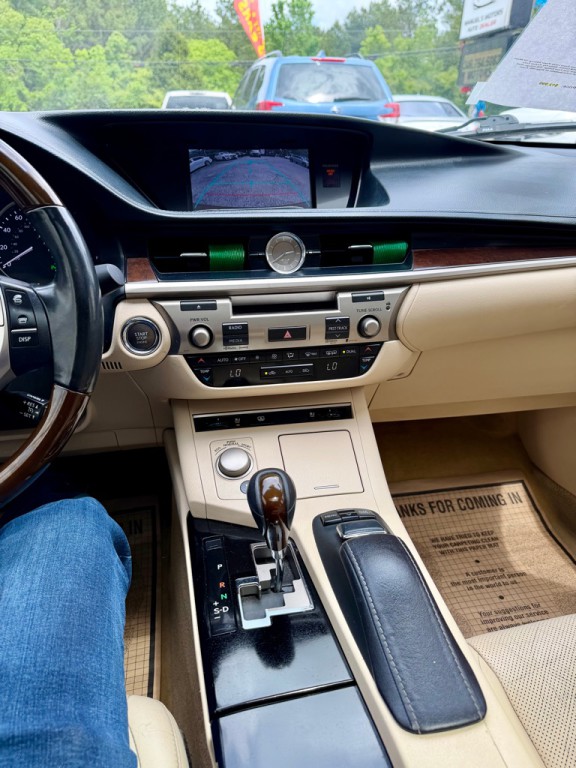 2014 Lexus ES Image 9