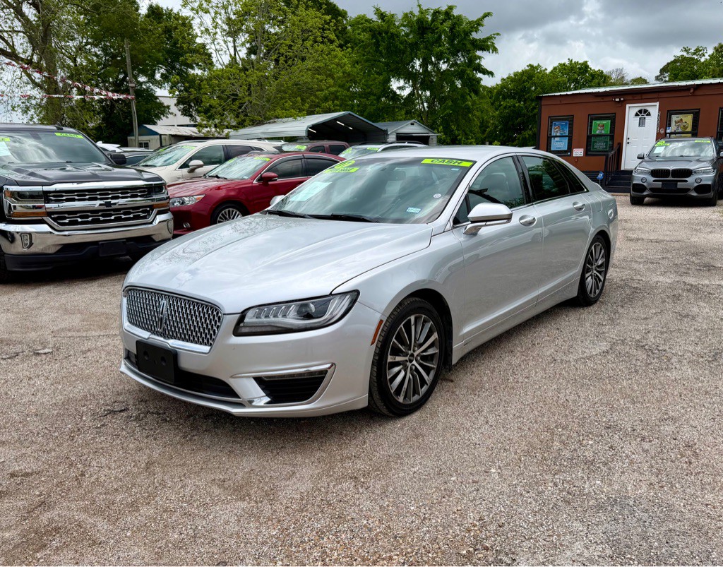 2017 Lincoln MKZ Image 2