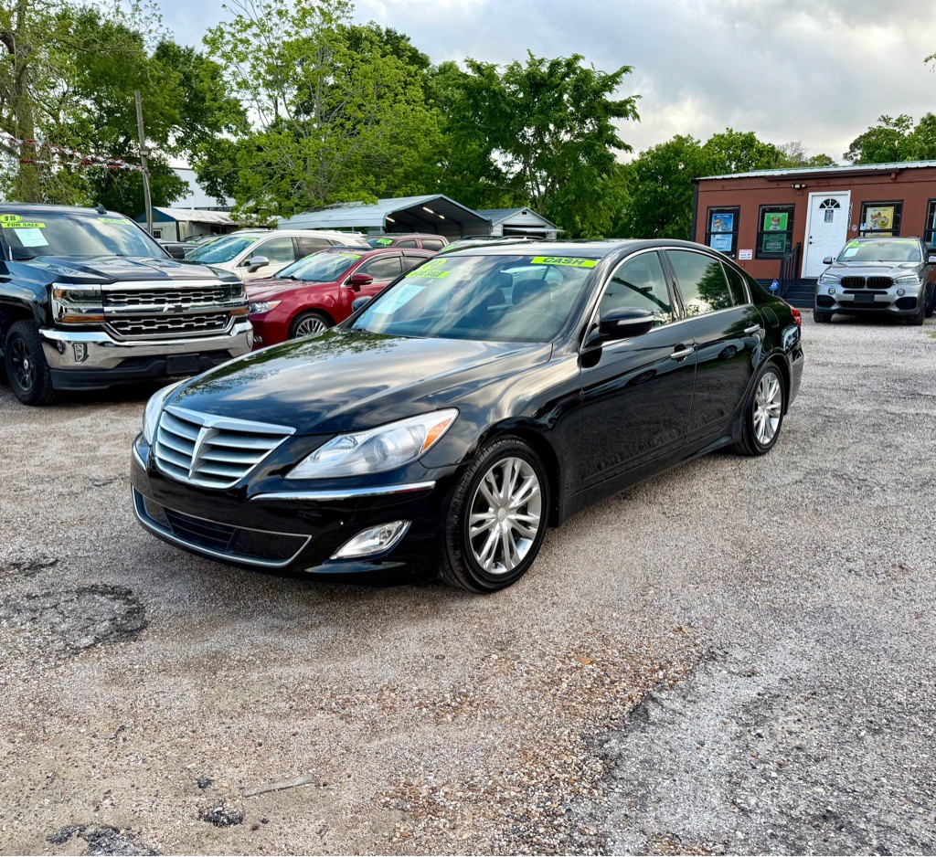 2014 Hyundai Genesis Image 2
