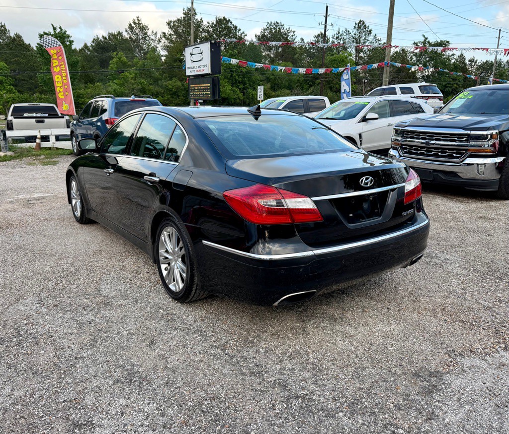 2014 Hyundai Genesis Image 3