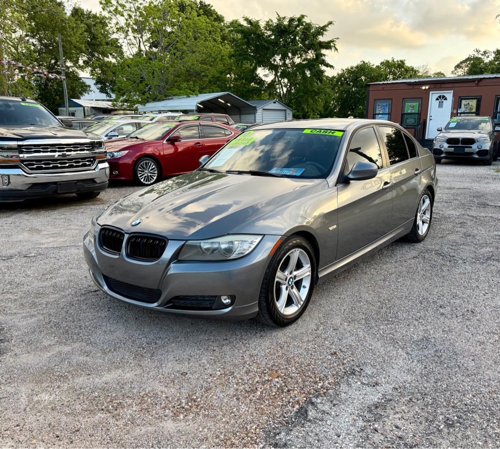 2010 BMW 3 Series Image 2