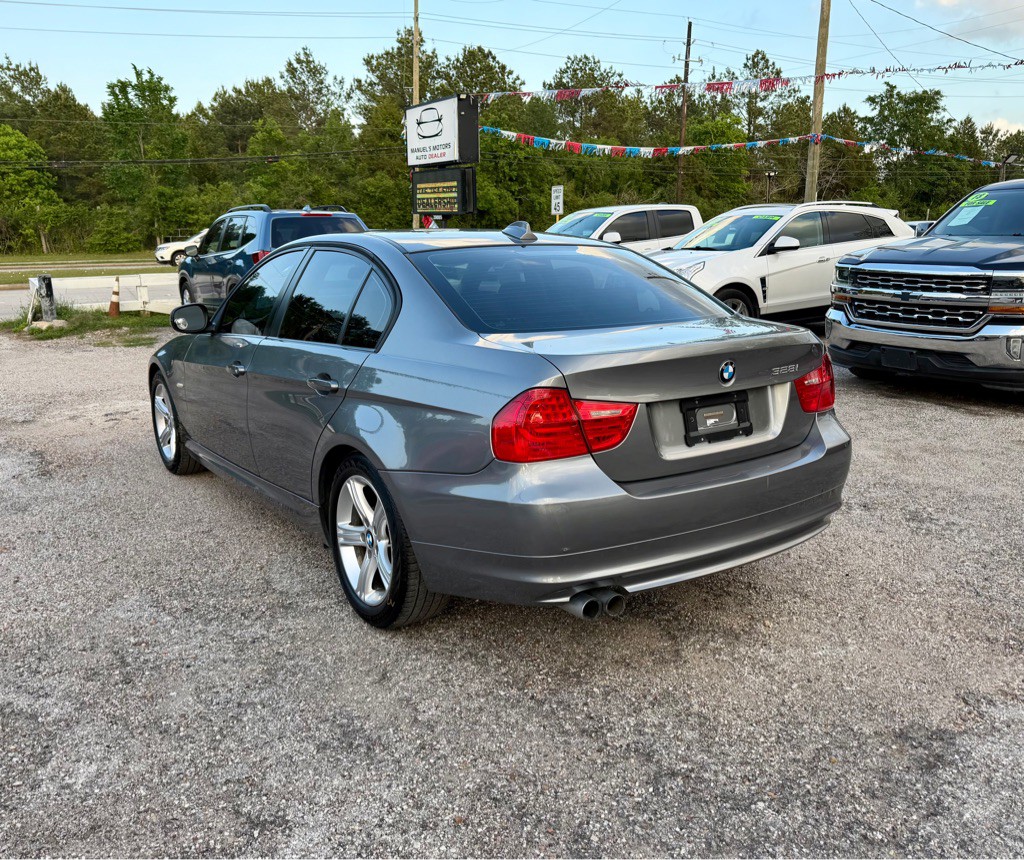 2010 BMW 3 Series Image 3