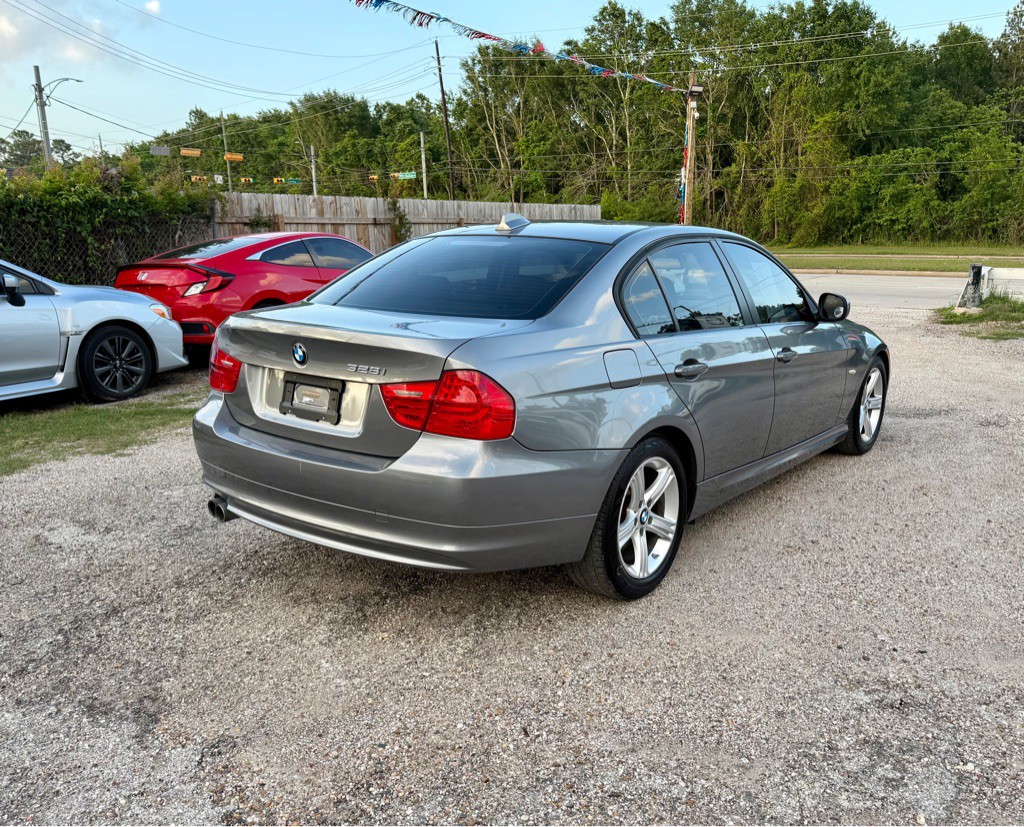 2010 BMW 3 Series Image 4