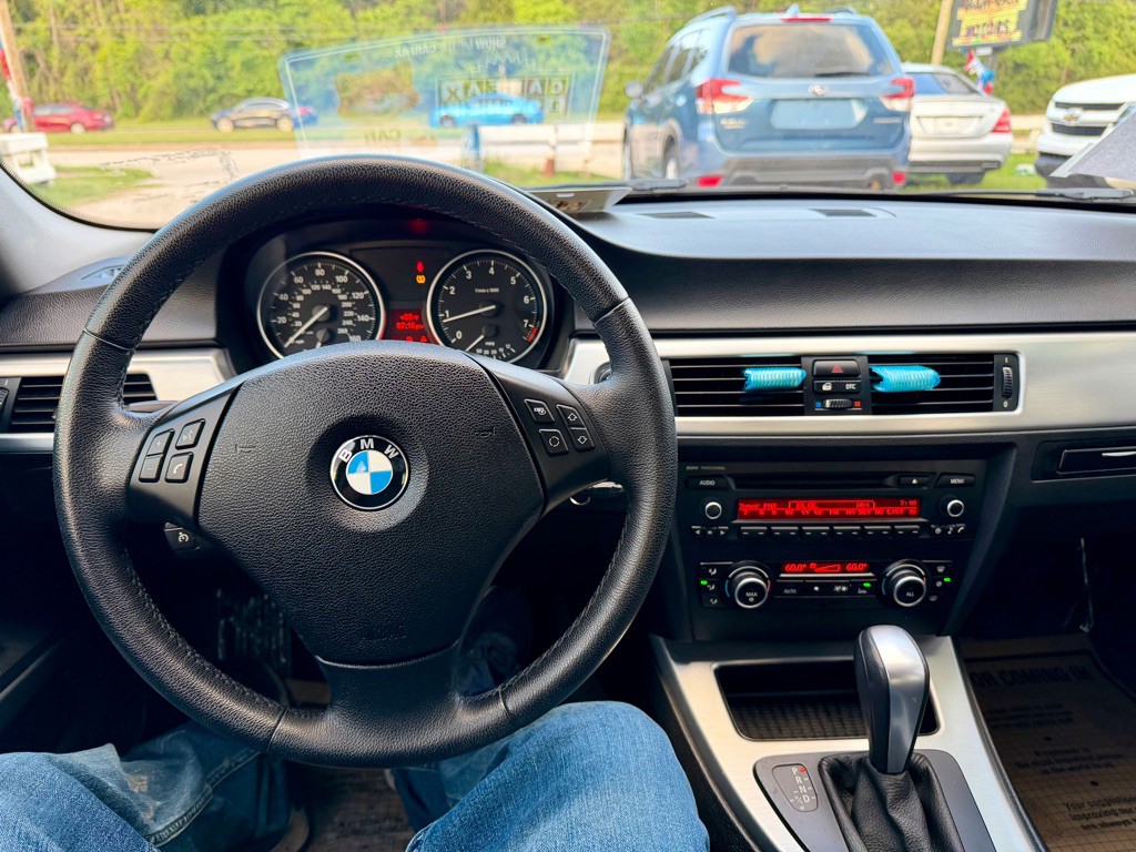 2010 BMW 3 Series Image 7