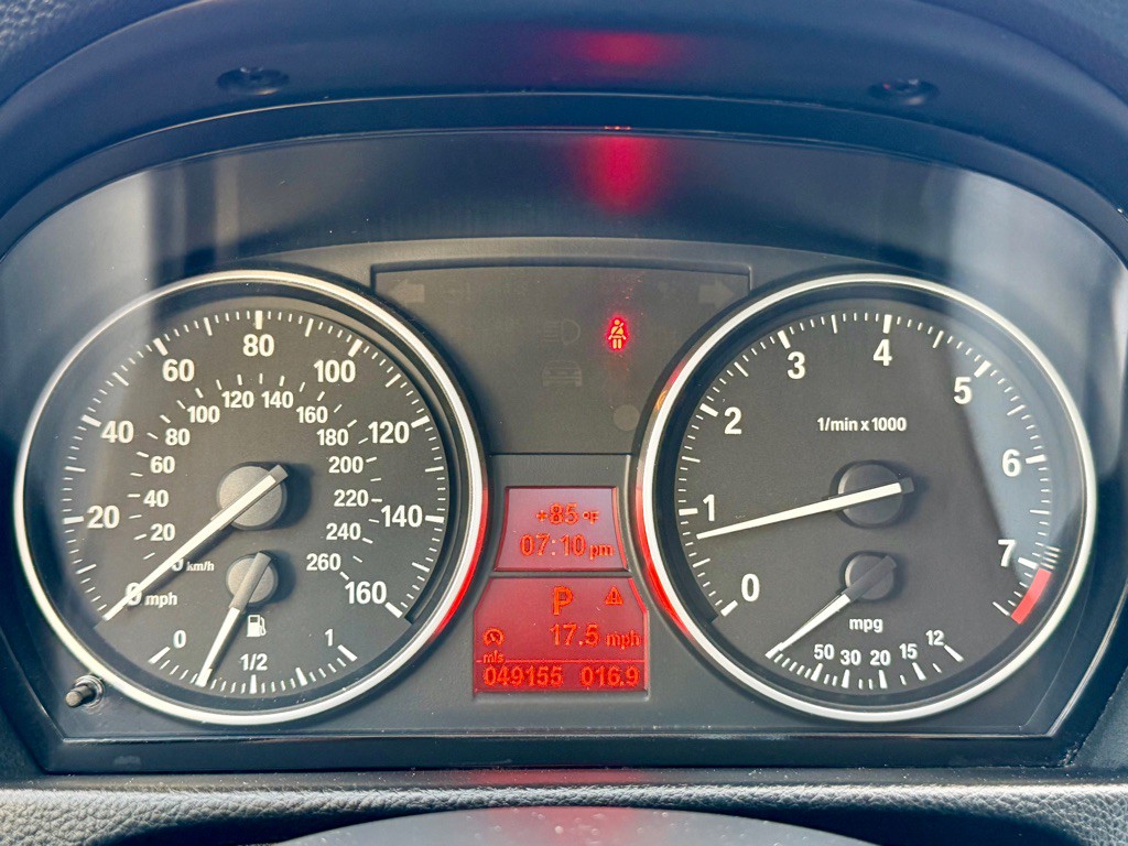 2010 BMW 3 Series Image 8