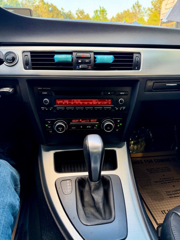 2010 BMW 3 Series Image 9