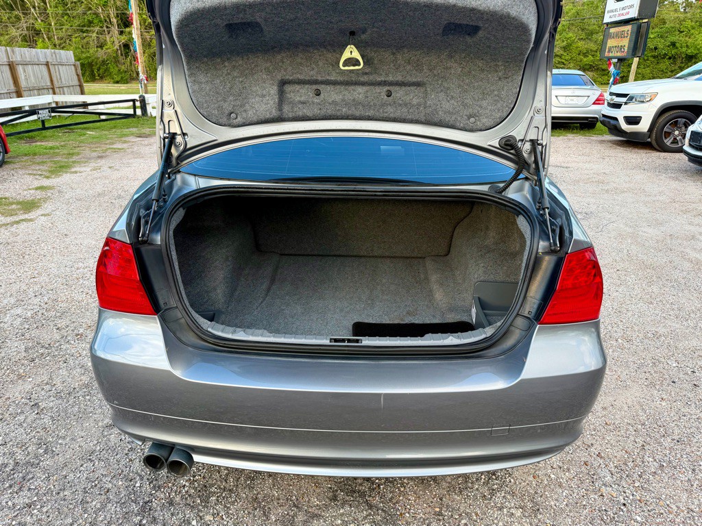 2010 BMW 3 Series Image 10
