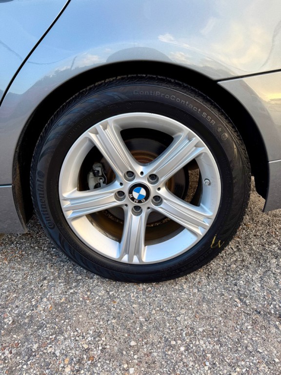 2010 BMW 3 Series Image 11