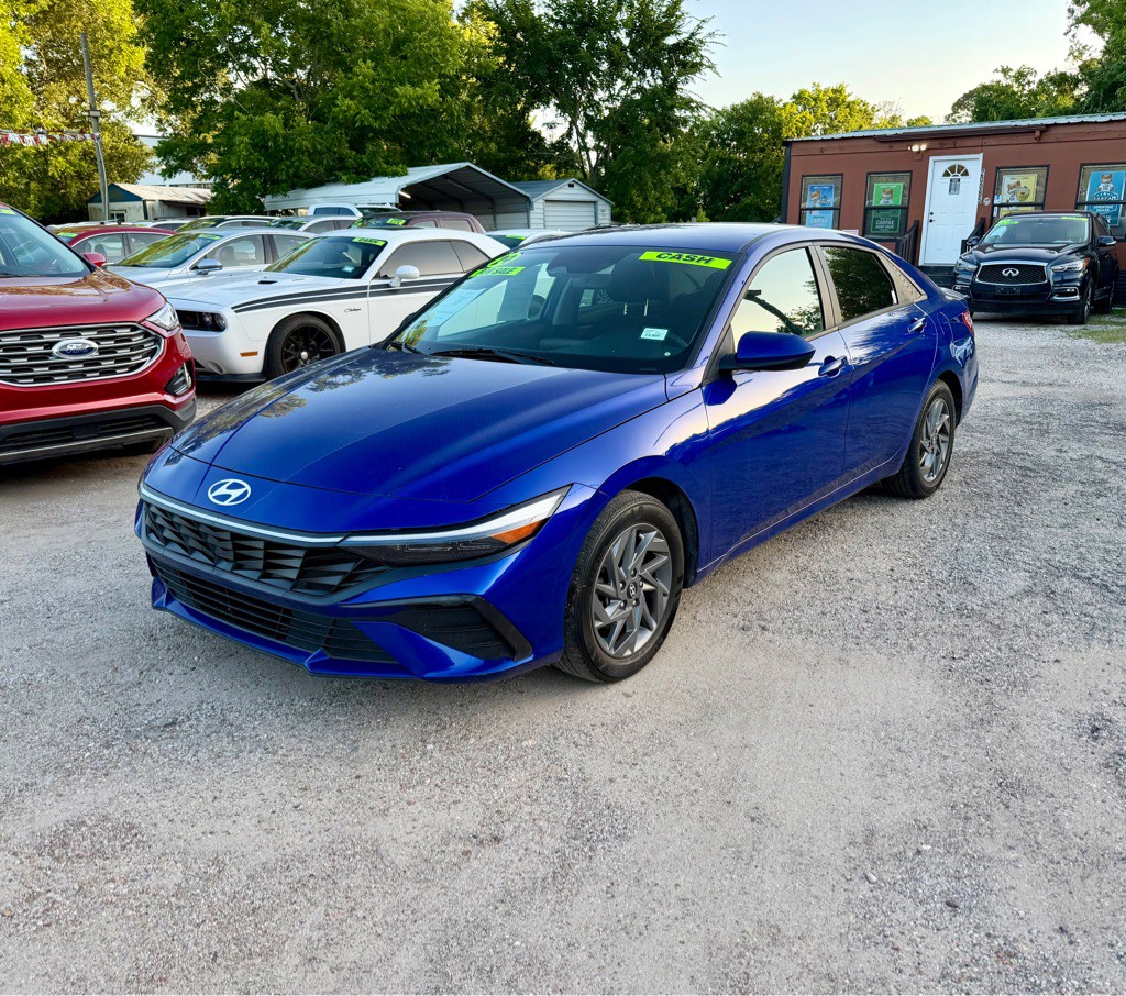 2024 Hyundai Elantra Image 2