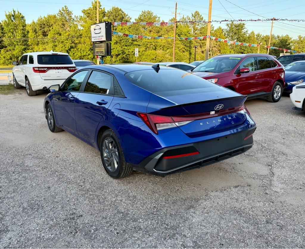 2024 Hyundai Elantra Image 3