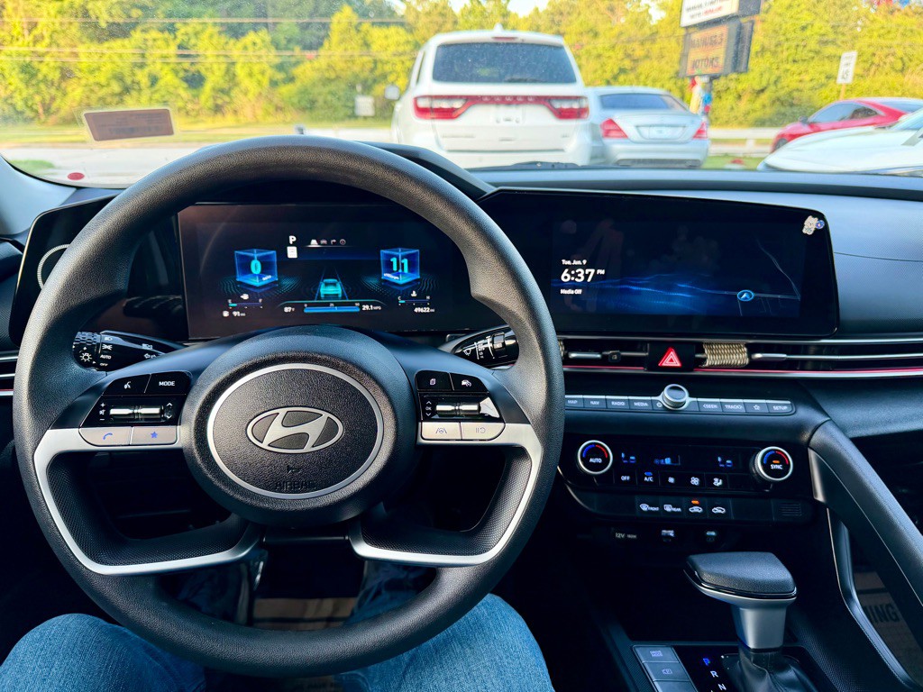 2024 Hyundai Elantra Image 7