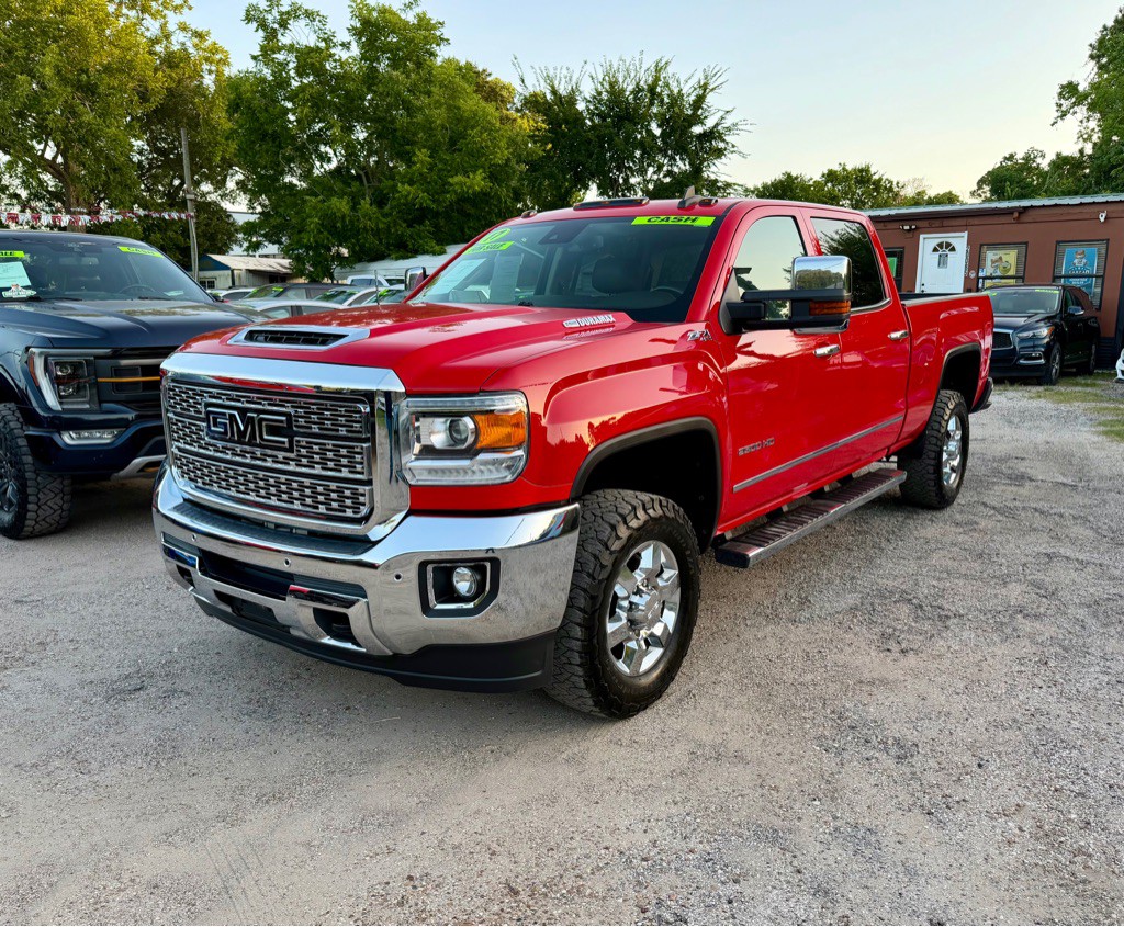 2017 GMC Sierra Image 2