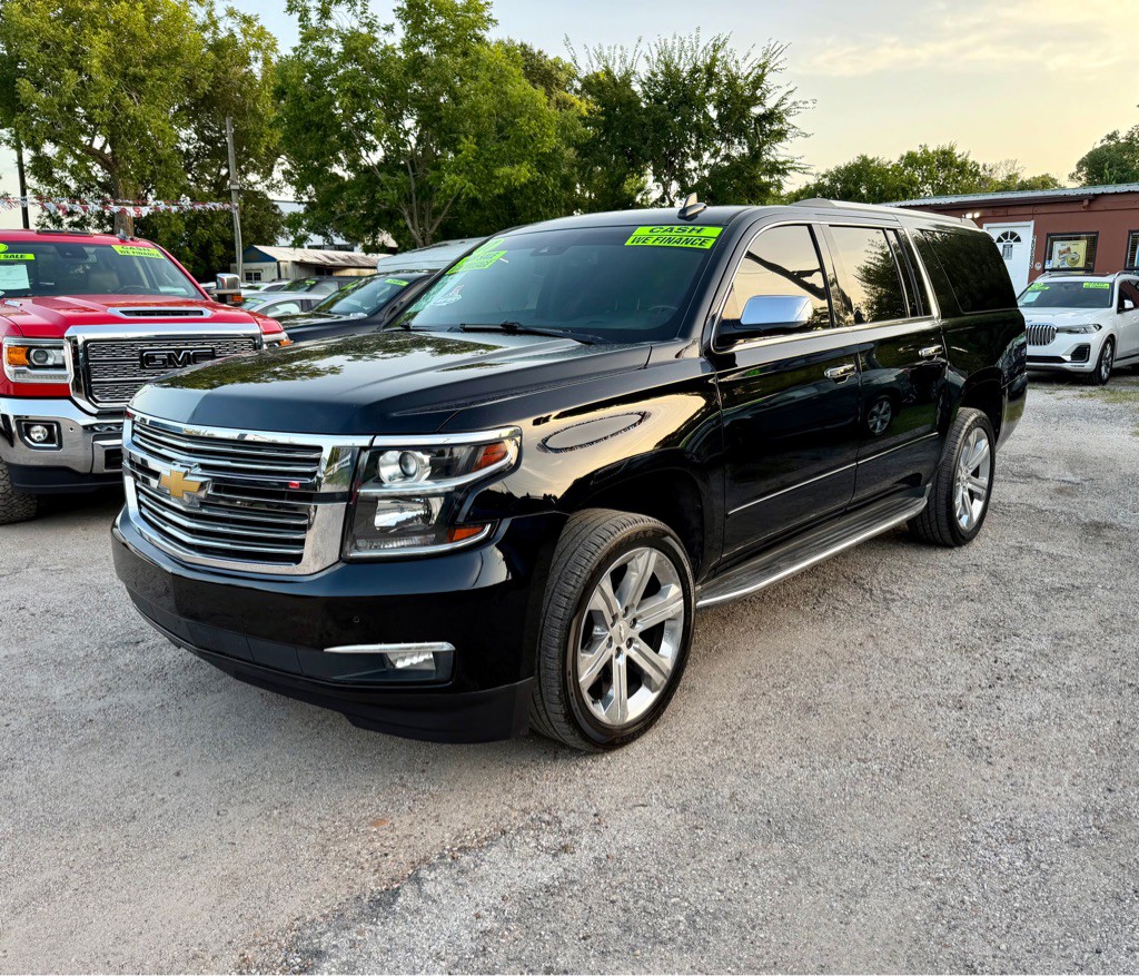 2017 Chevrolet Suburban Image 2