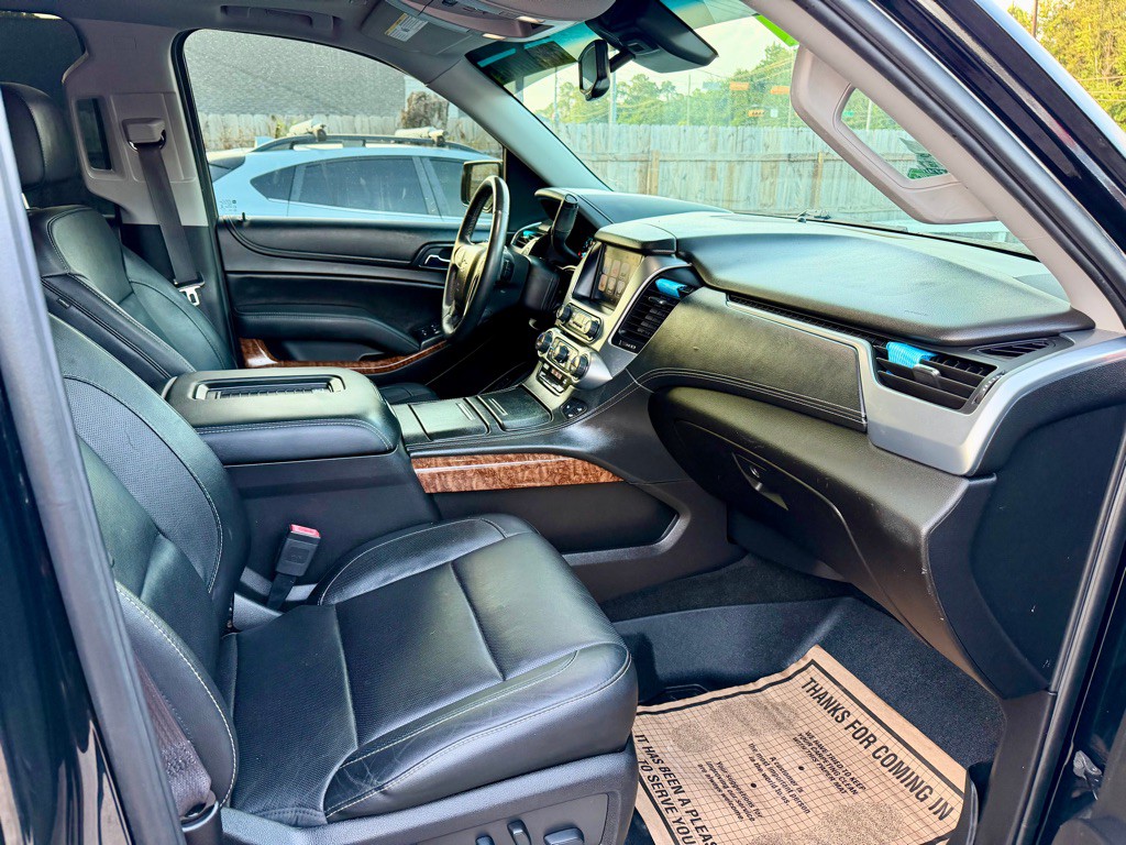 2017 Chevrolet Suburban Image 5