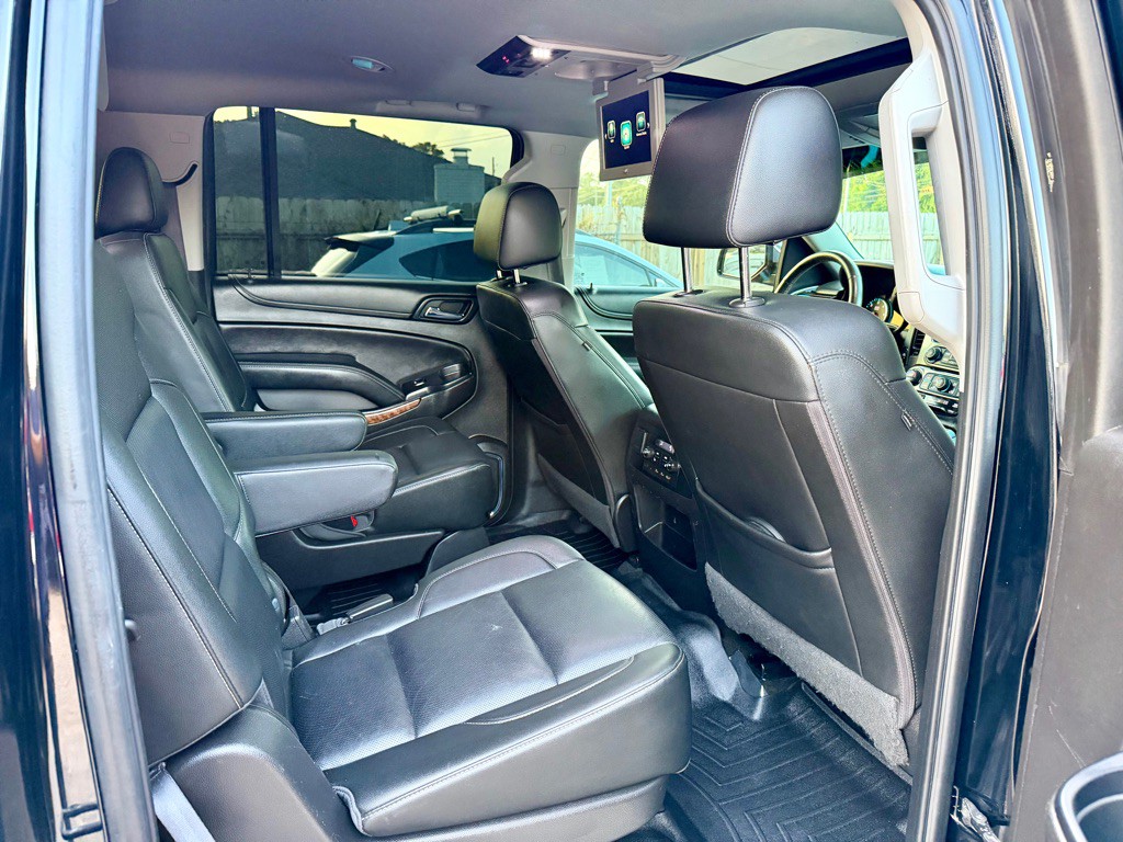 2017 Chevrolet Suburban Image 7