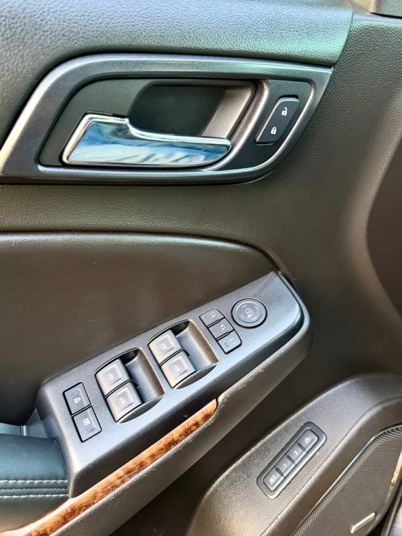 2017 Chevrolet Suburban Image 15