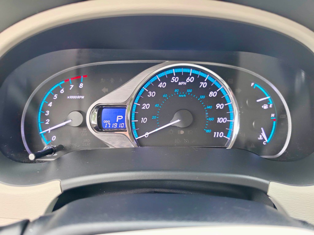 2012 Toyota Sienna Image 10