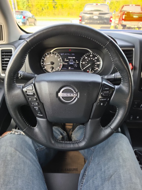 2022 Nissan Frontier Image 8