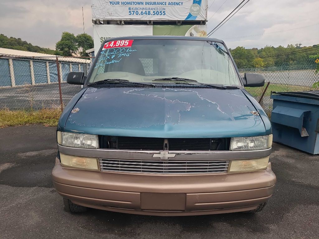 2002 Chevrolet Astro Image 1