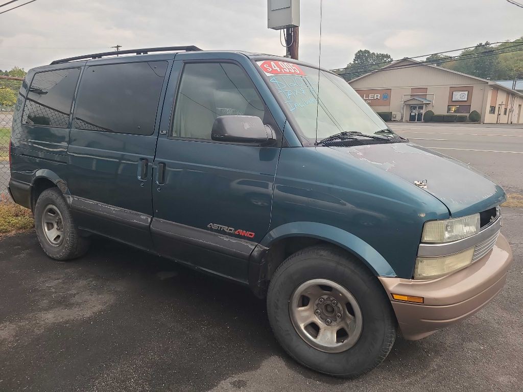 2002 Chevrolet Astro Image 3