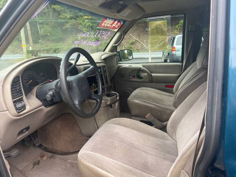 2002 Chevrolet Astro Image 6