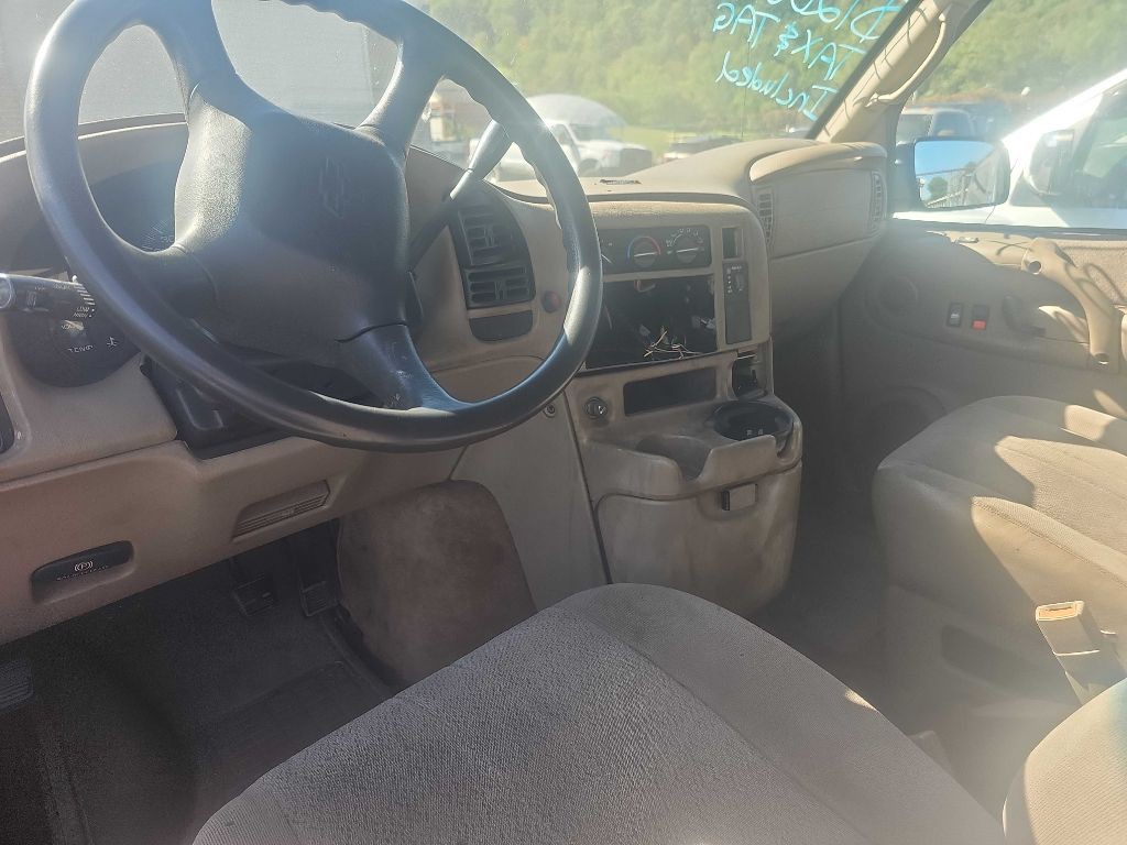 2002 Chevrolet Astro Image 10