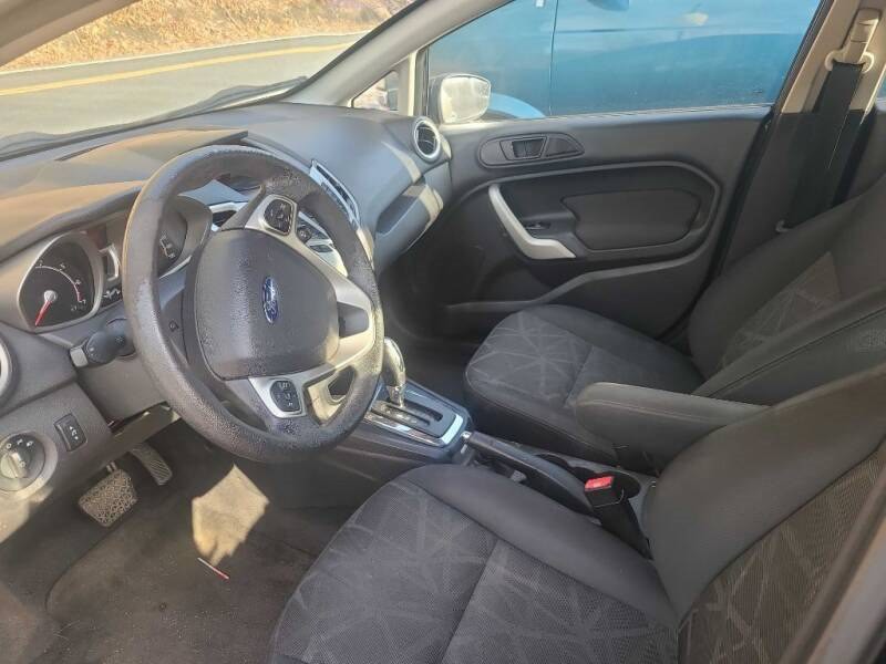 2013 Ford Fiesta Image 6