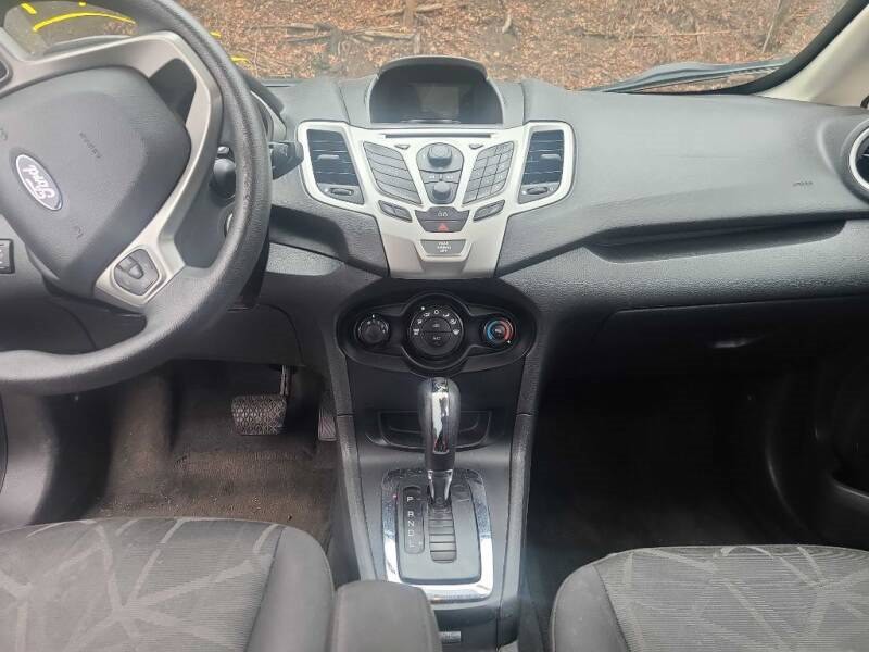2013 Ford Fiesta Image 7