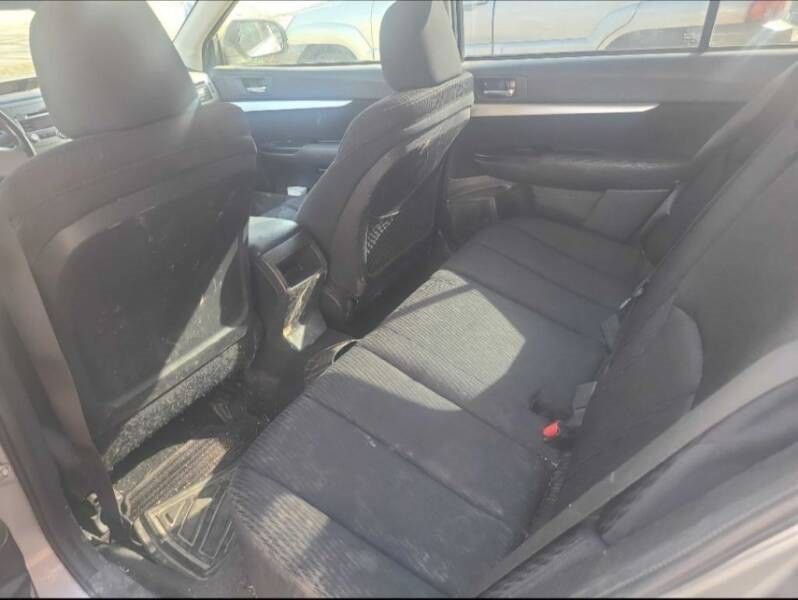 2011 Subaru Legacy Image 8